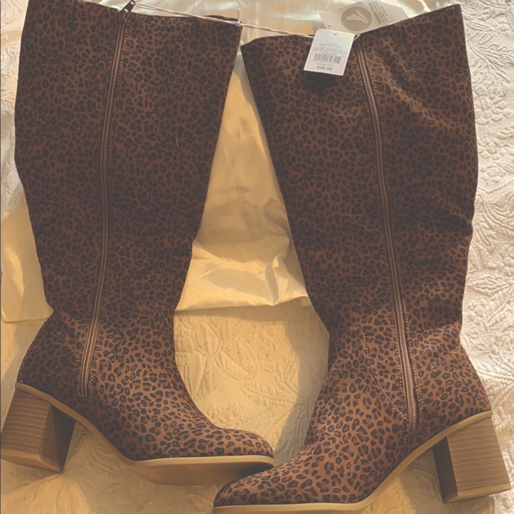 Sz 9 boots leopard Universal Thread